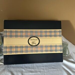✨💎NWT💎✨. Cream VINTAGE Burberrys Blanket in box.
